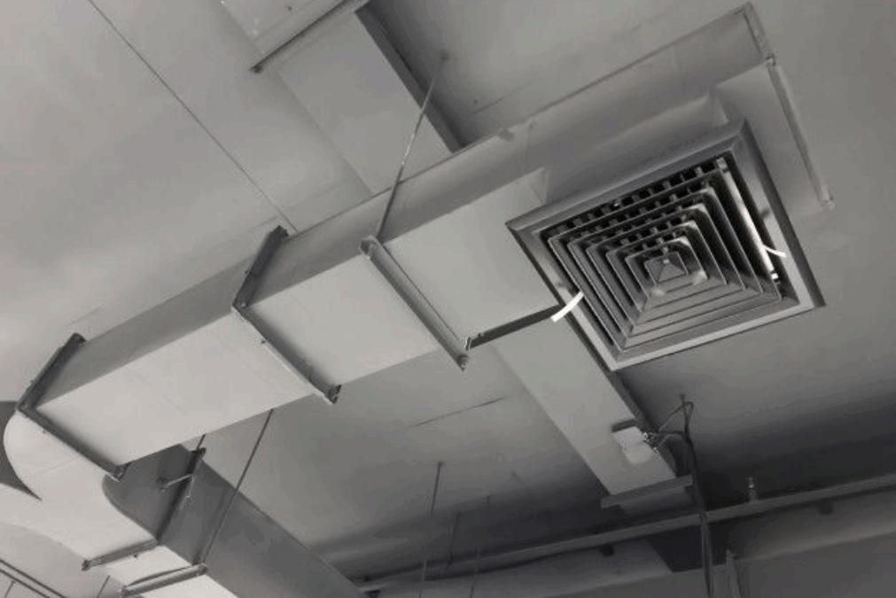 Why Industrial and Commercial Airconditioning Ducts Must Be Cleaned Professionally